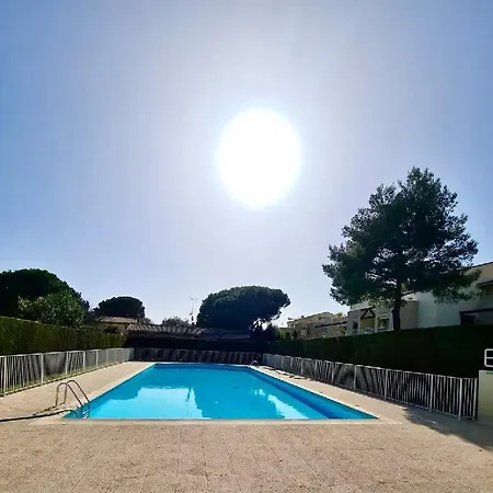 House In Residence With Pool And Tennis